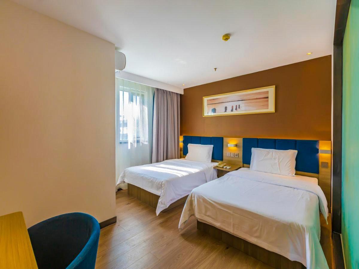 Hotel 7 Days Premium Tiananmen Branch 2*